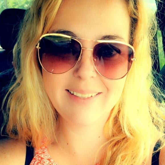 Meet your Posher, Ashley - Picture 1 of 3